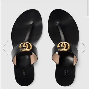 Gucci Leather thong sandal with Double G